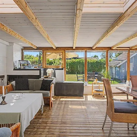 Rosalie - 150m From The Sea By Interhome אוטרופ